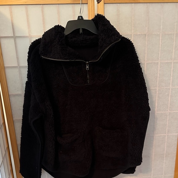 Athleta Nirvana Sherpa Reversible Poncho Jacket Half Zip Black - Picture 2 of 4